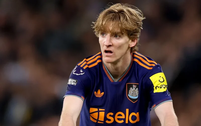 إدي هاو يرد بقوة على أنباء انتقال أنتوني جوردون إلى صفوف نادي أرسنال